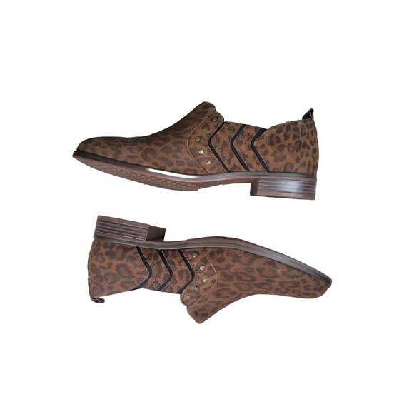 Clarks Women's Size 8 M Collection Trish Bell Studded Leopard Print Booties (853 - Picture 2 of 9